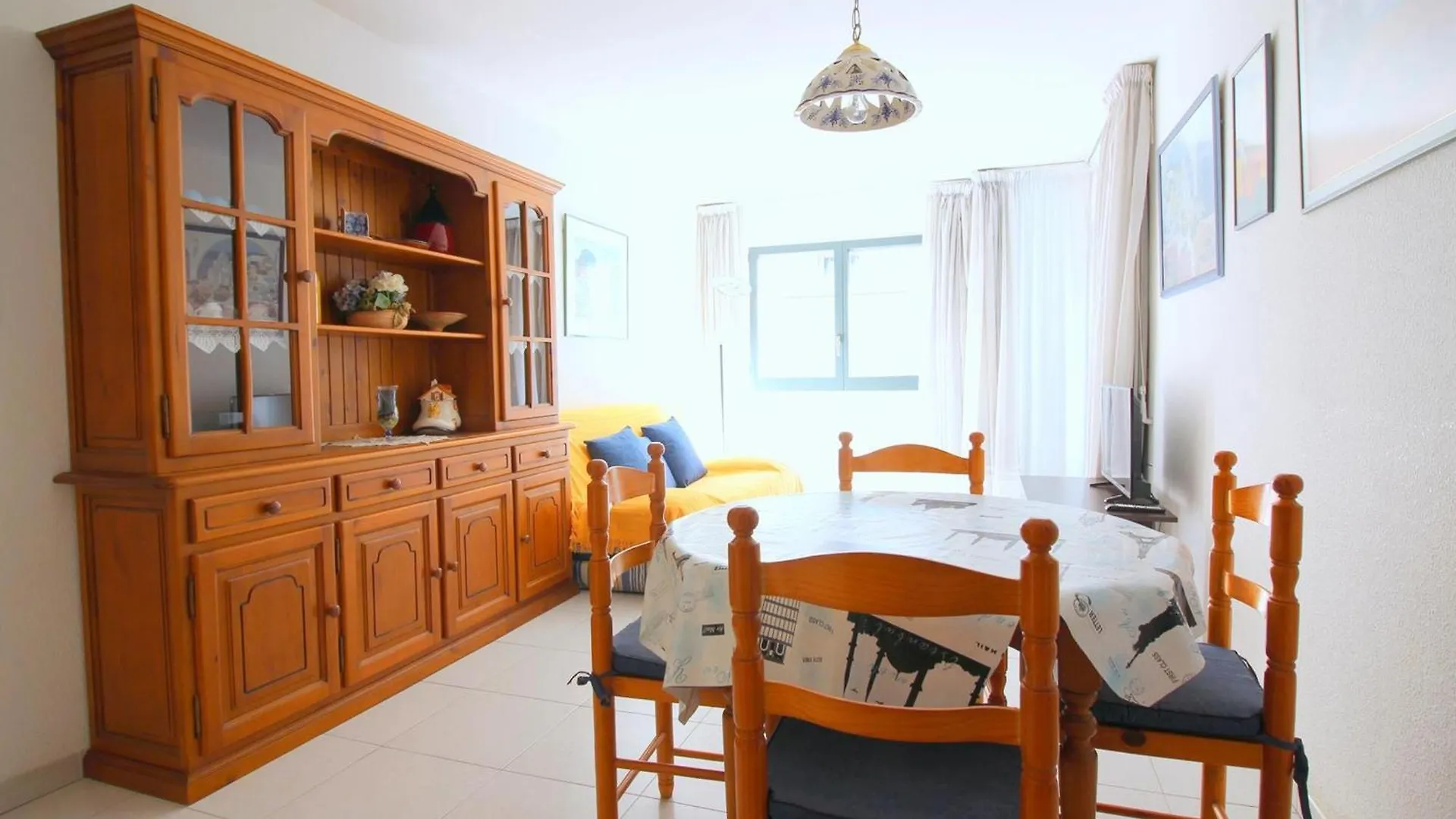 Apartamento Centrico En Roses, A 20M De La Playa, Con Parking Y Terraza - Es-228-89 0*, Rosas